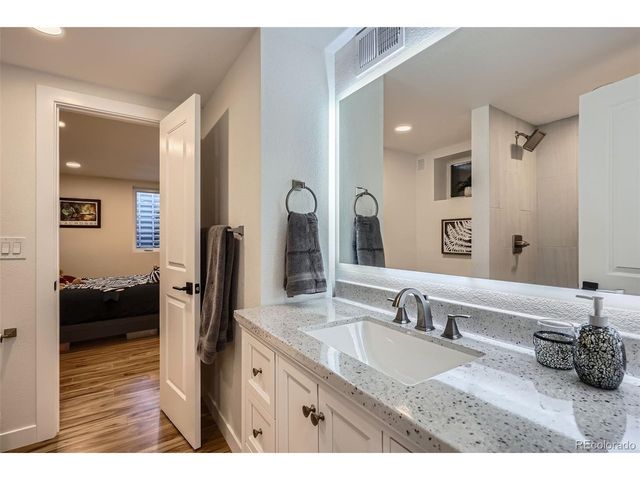 35 Everett St, Lakewood, CO 80226