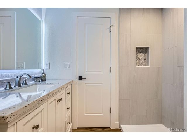 35 Everett St, Lakewood, CO 80226