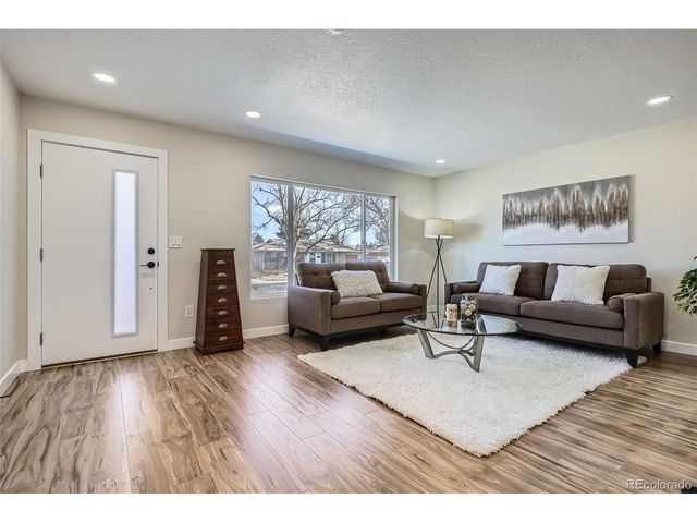 35 Everett St, Lakewood, CO 80226