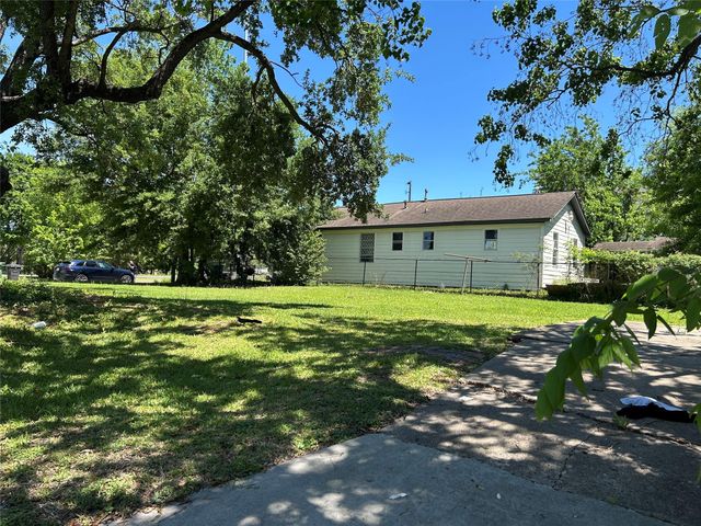 4702 Stonewall Street, Houston, TX 77020