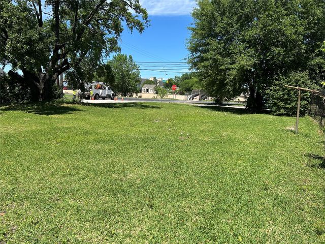 4702 Stonewall Street, Houston, TX 77020