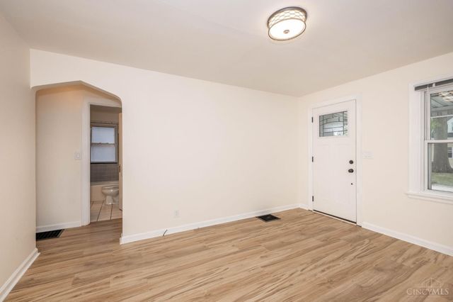 6814 Cambridge Avenue, Columbia Twp, OH 45227