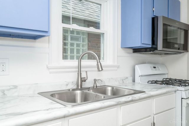 6814 Cambridge Avenue, Columbia Twp, OH 45227