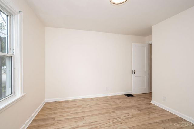 6814 Cambridge Avenue, Columbia Twp, OH 45227