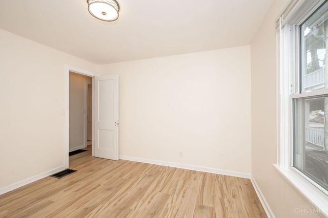 6814 Cambridge Avenue, Columbia Twp, OH 45227