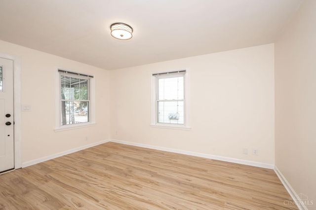 6814 Cambridge Avenue, Columbia Twp, OH 45227