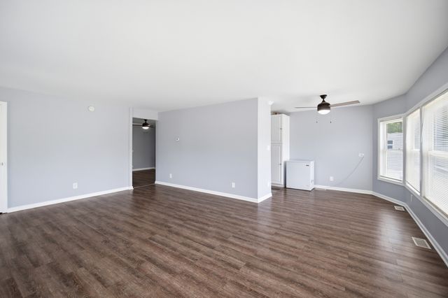 165 Hansom Drive, Wheeling, IL 60090