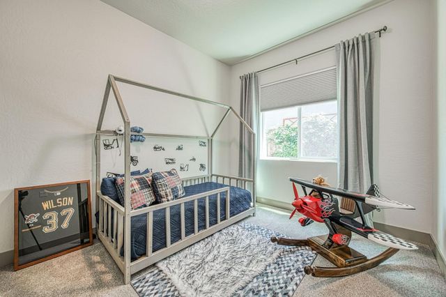 819 Pinnacle Drive W, Madera, CA 93636