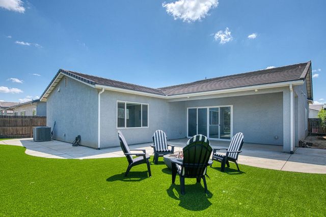 819 Pinnacle Drive W, Madera, CA 93636