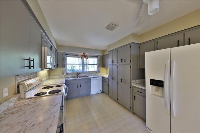 4135 CHULUOTA ROAD, Orlando, FL 32820