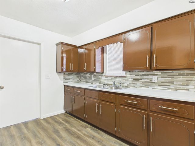 907 REYNOLDS LANE, Wichita Falls, TX 76301