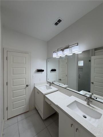 150 Spanish Oak Drive, Alamo, TX 78516