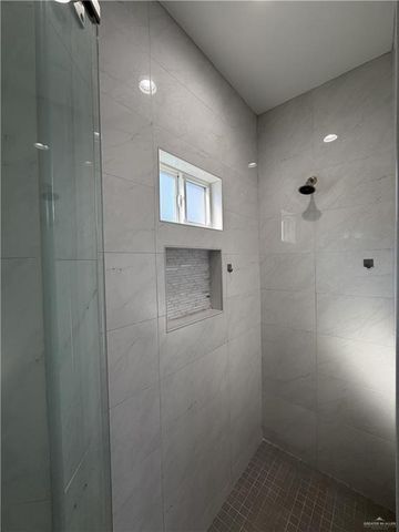 150 Spanish Oak Drive, Alamo, TX 78516