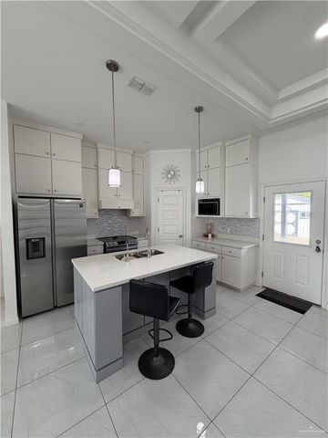 150 Spanish Oak Drive, Alamo, TX 78516