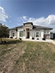 150 Spanish Oak Drive, Alamo, TX 78516