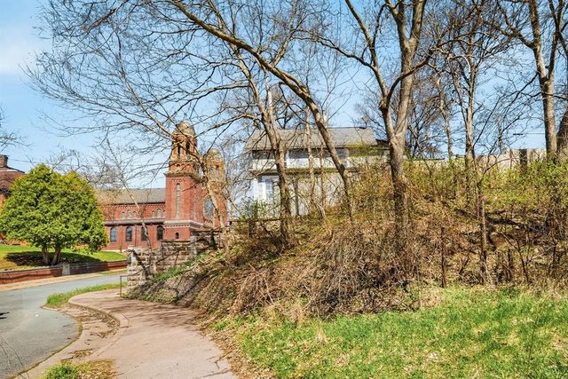 415 Dewey Street, Eau Claire, WI 54703