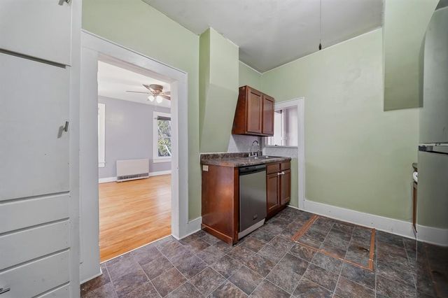 415 Dewey Street, Eau Claire, WI 54703