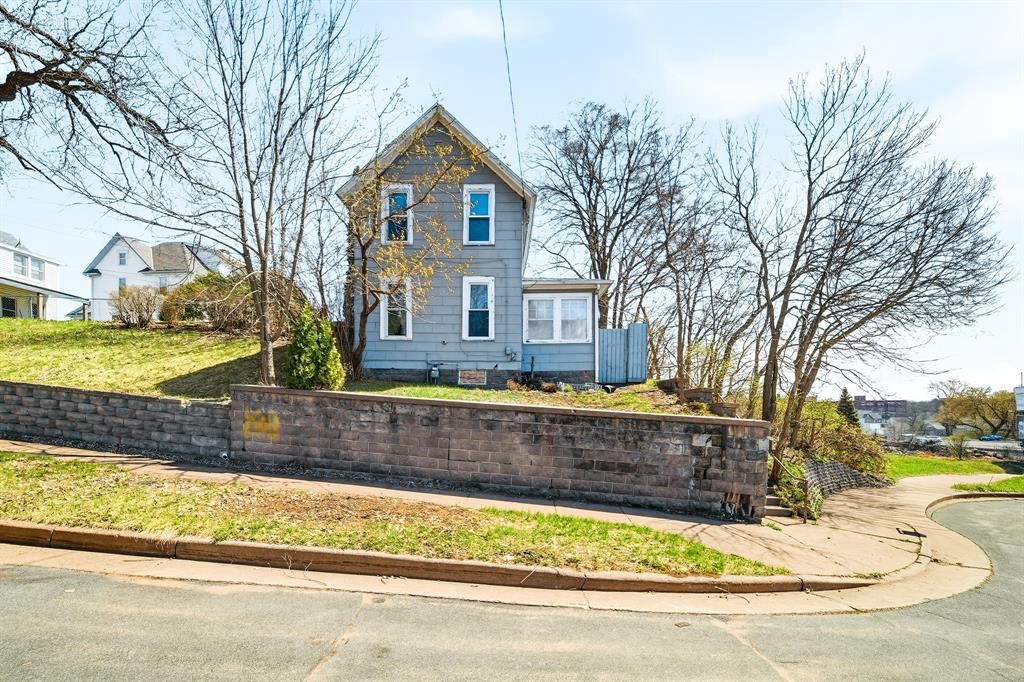 415 Dewey Street, Eau Claire, WI 54703