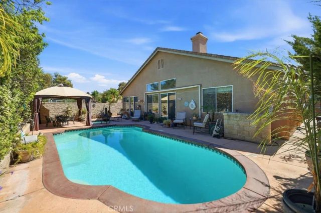 435 Rembrandt Drive, Corona, CA 92882