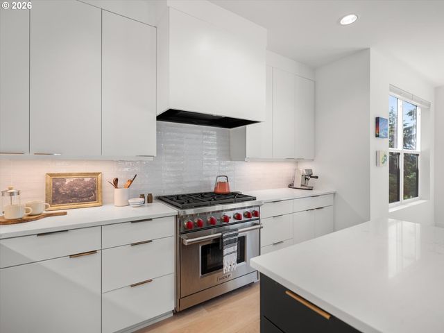 503 LAUREL St, Lake Oswego, OR 97034