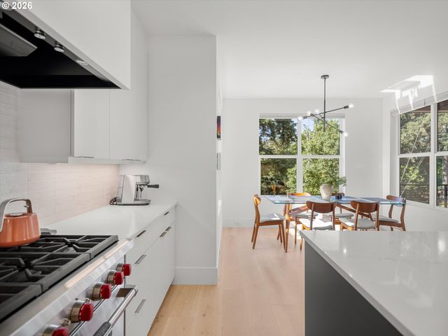 503 LAUREL St, Lake Oswego, OR 97034