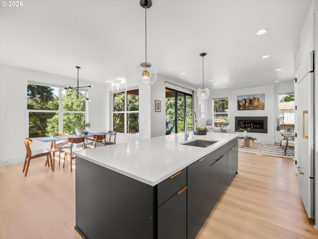 503 LAUREL St, Lake Oswego, OR 97034