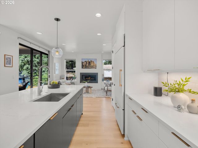 503 LAUREL St, Lake Oswego, OR 97034