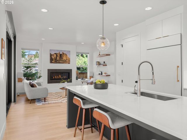 503 LAUREL St, Lake Oswego, OR 97034
