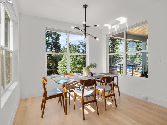 503 LAUREL St, Lake Oswego, OR 97034
