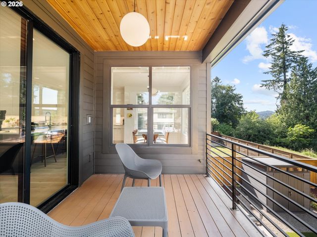 503 LAUREL St, Lake Oswego, OR 97034