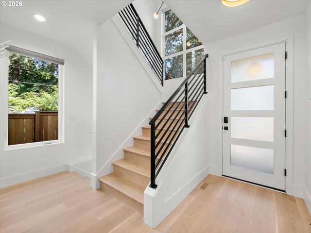 503 LAUREL St, Lake Oswego, OR 97034