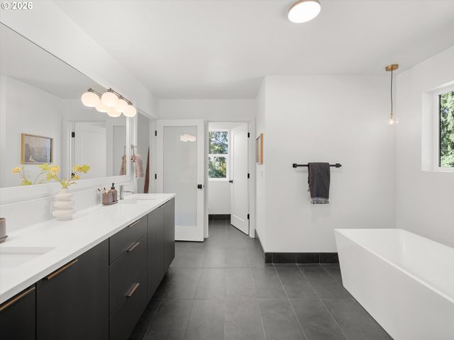 503 LAUREL St, Lake Oswego, OR 97034