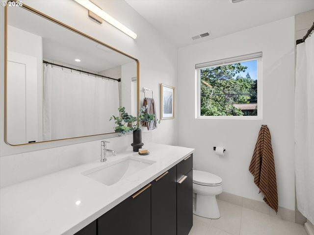 503 LAUREL St, Lake Oswego, OR 97034