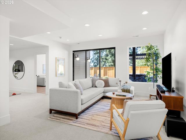 503 LAUREL St, Lake Oswego, OR 97034