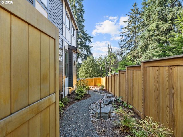 503 LAUREL St, Lake Oswego, OR 97034
