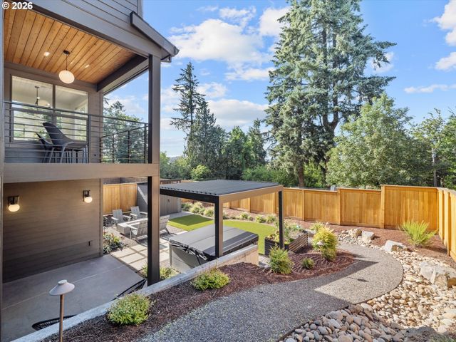 503 LAUREL St, Lake Oswego, OR 97034