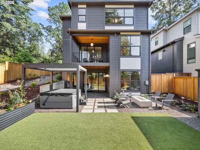 503 LAUREL St, Lake Oswego, OR 97034