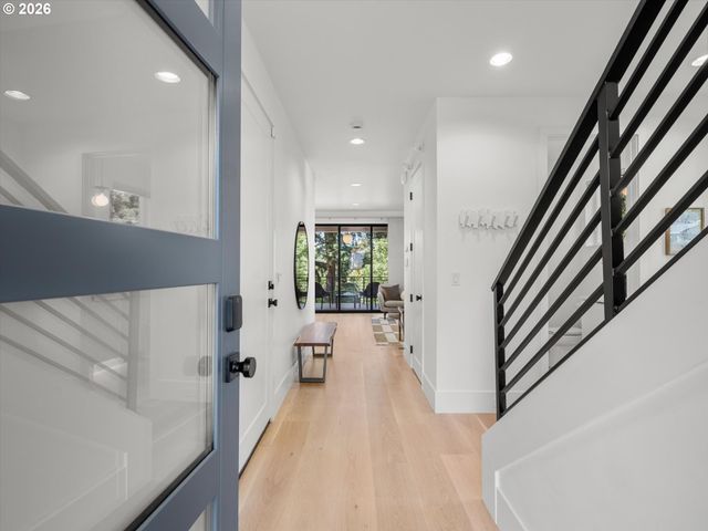 503 LAUREL St, Lake Oswego, OR 97034