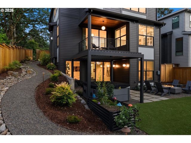 503 LAUREL St, Lake Oswego, OR 97034