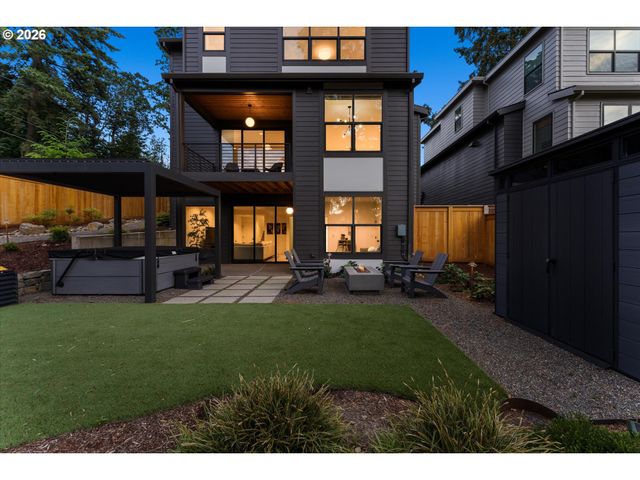 503 LAUREL St, Lake Oswego, OR 97034