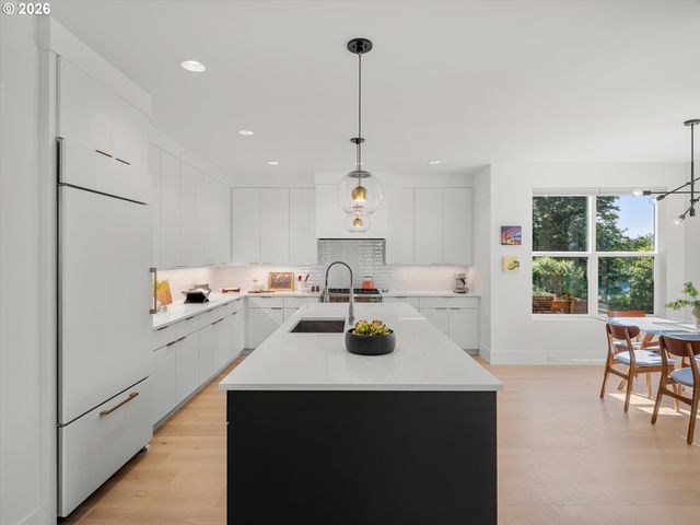 503 LAUREL St, Lake Oswego, OR 97034