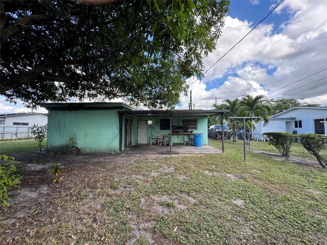 18530 NW 42nd Ave, Miami Gardens, FL 33055