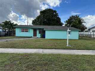 18530 NW 42nd Ave, Miami Gardens, FL 33055