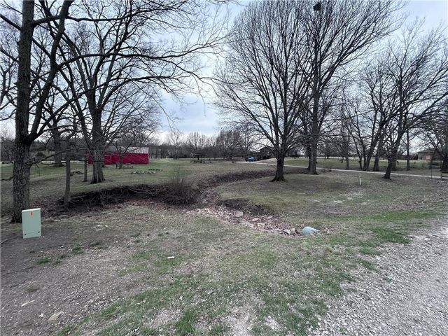 835 N 1710 Road, Lawrence, KS 66049