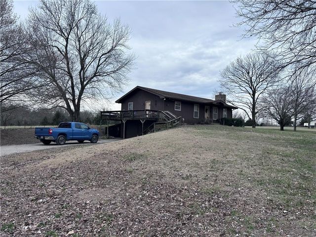 835 N 1710 Road, Lawrence, KS 66049