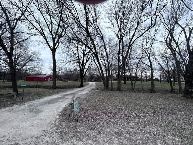 835 N 1710 Road, Lawrence, KS 66049