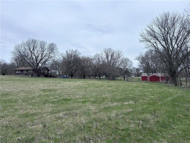 835 N 1710 Road, Lawrence, KS 66049