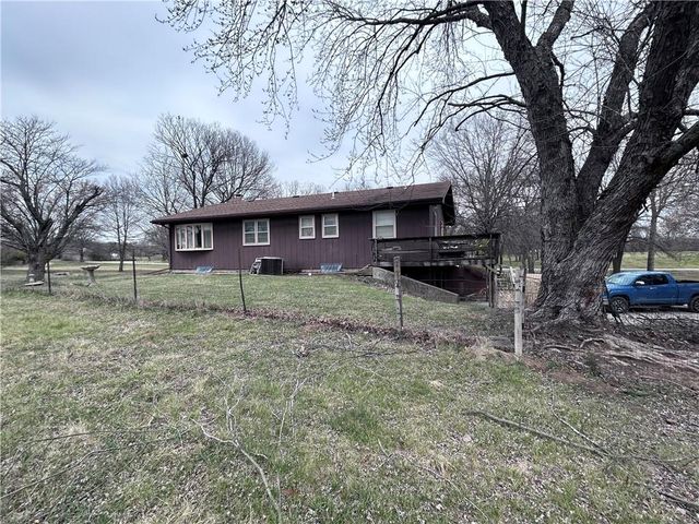 835 N 1710 Road, Lawrence, KS 66049