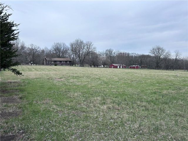 835 N 1710 Road, Lawrence, KS 66049