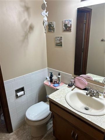 835 N 1710 Road, Lawrence, KS 66049